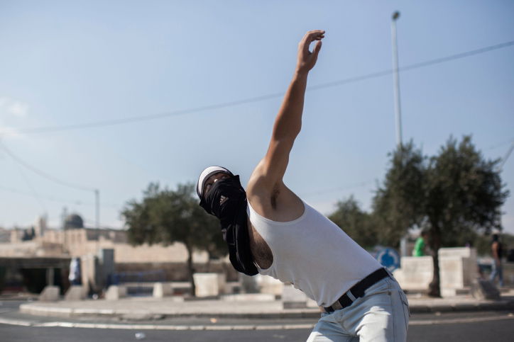 יידוי אבנים | ארכיון