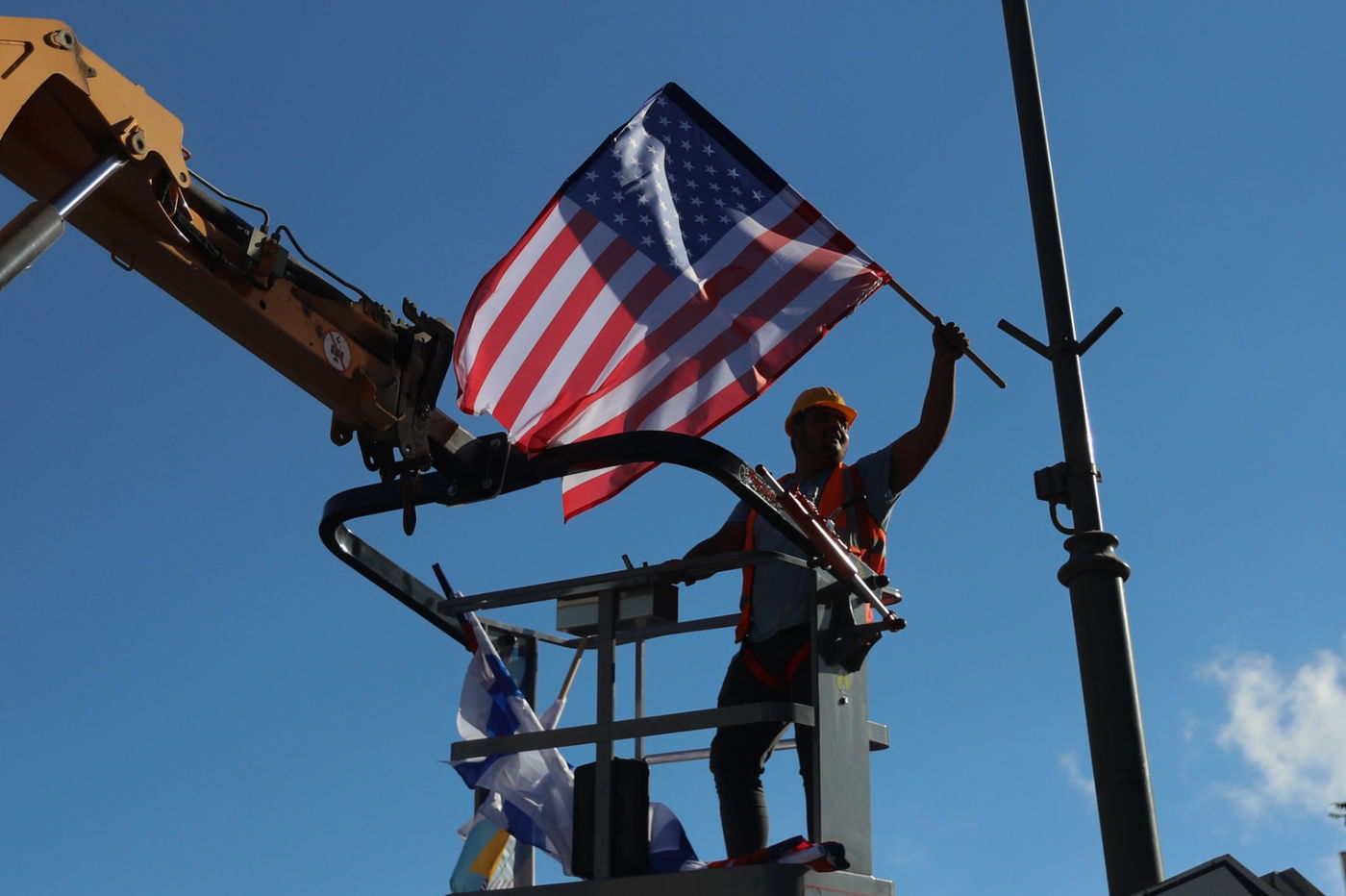 דגלים בארץ, מסוקים באוויר; ירושלים נערכת לביקור נשיא ארה"ב