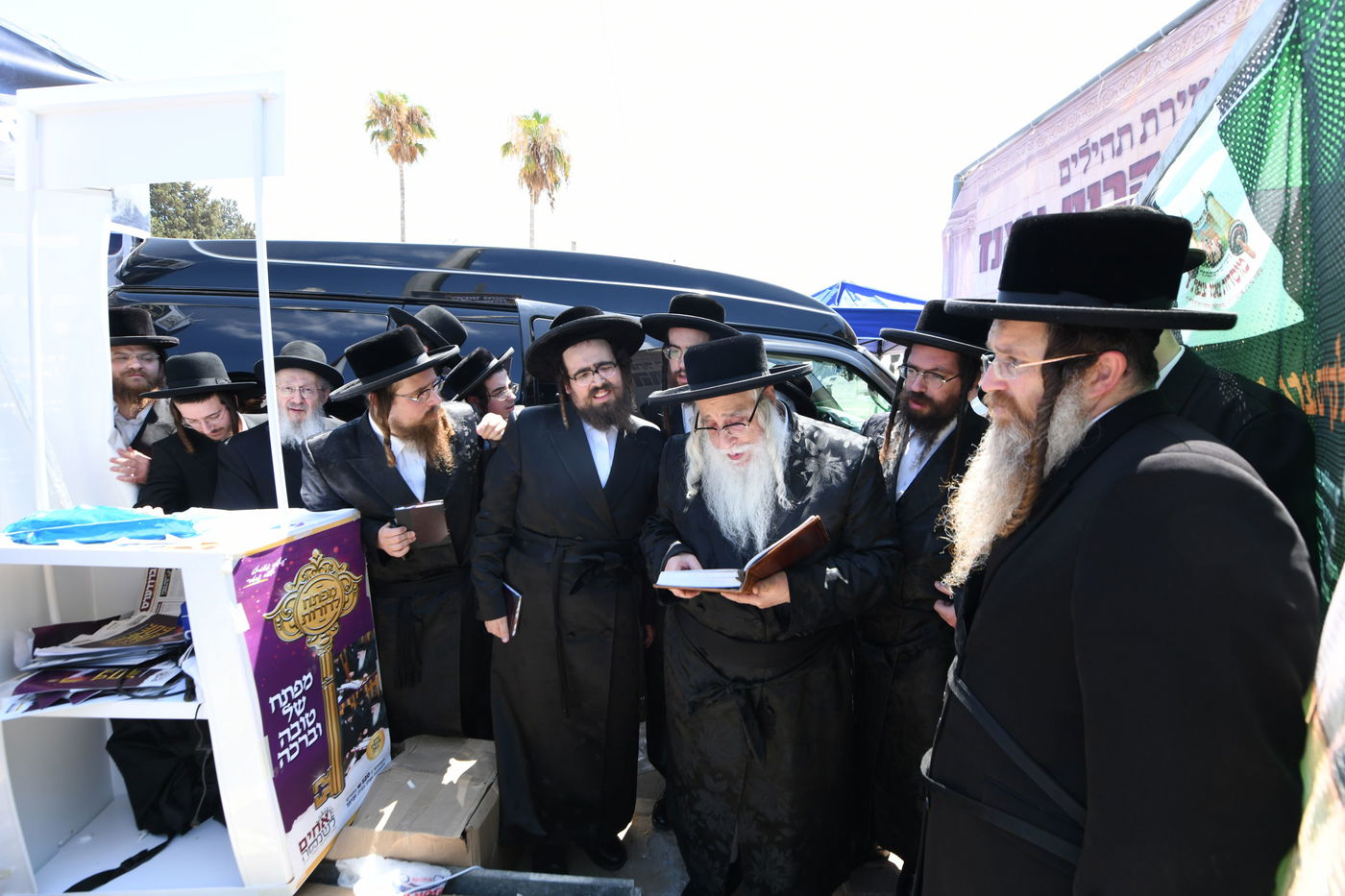 סיום הש"ס, טיש ותעודות לנבחנים: הילולת ה'שפע חיים' זיע"א בצאנז