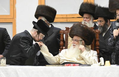 סיום הש"ס, טיש ותעודות לנבחנים: הילולת ה'שפע חיים' זיע"א בצאנז