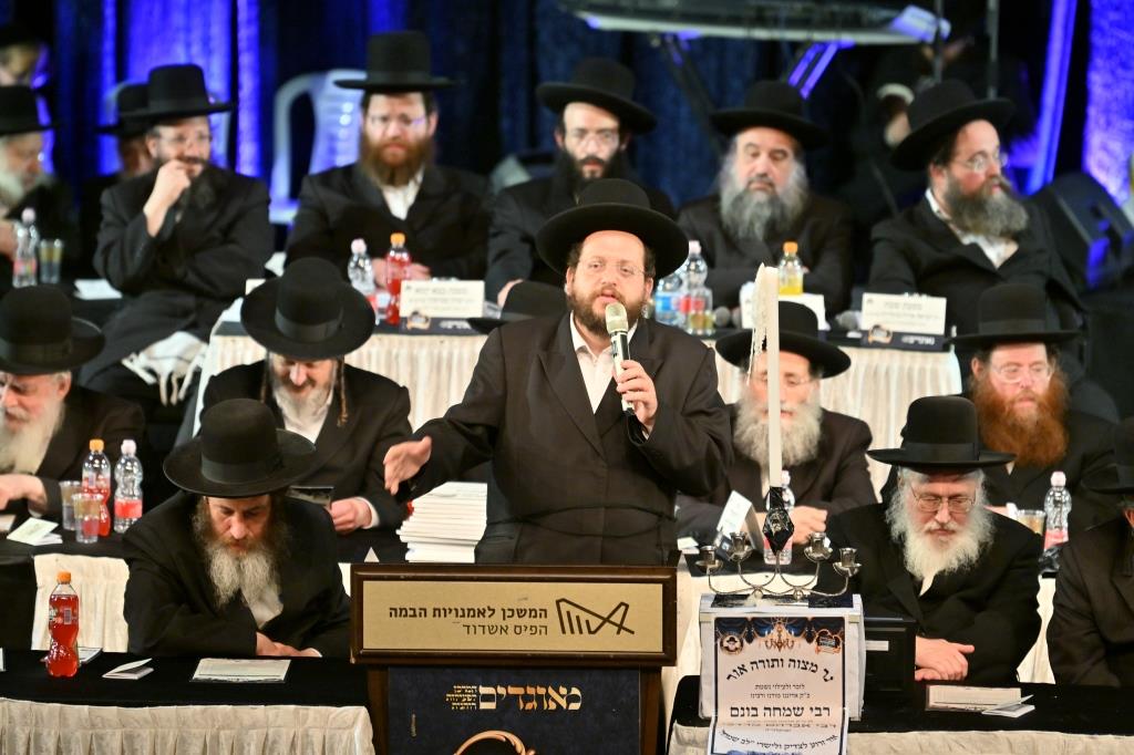 במעמד מיוחד: ילדי גור באשדוד נבחנו על מאות דפי גמרא