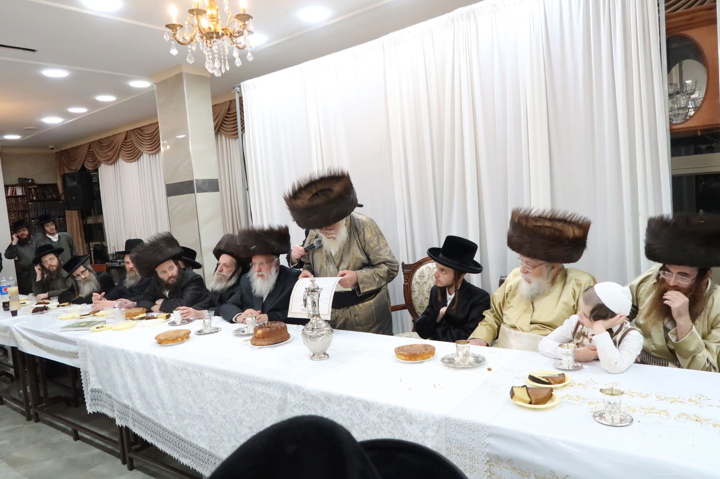 שמחת האירוסין לנכדת הרבי מתולדות אהרן