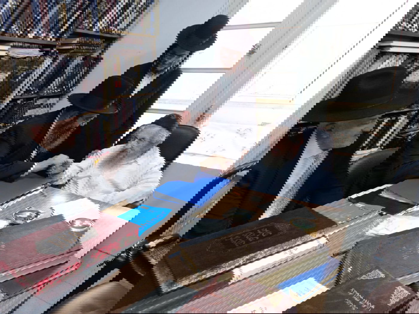 רבה של הקהילה הבוכרית בארה"ב בביקור אצל גדולי ישראל