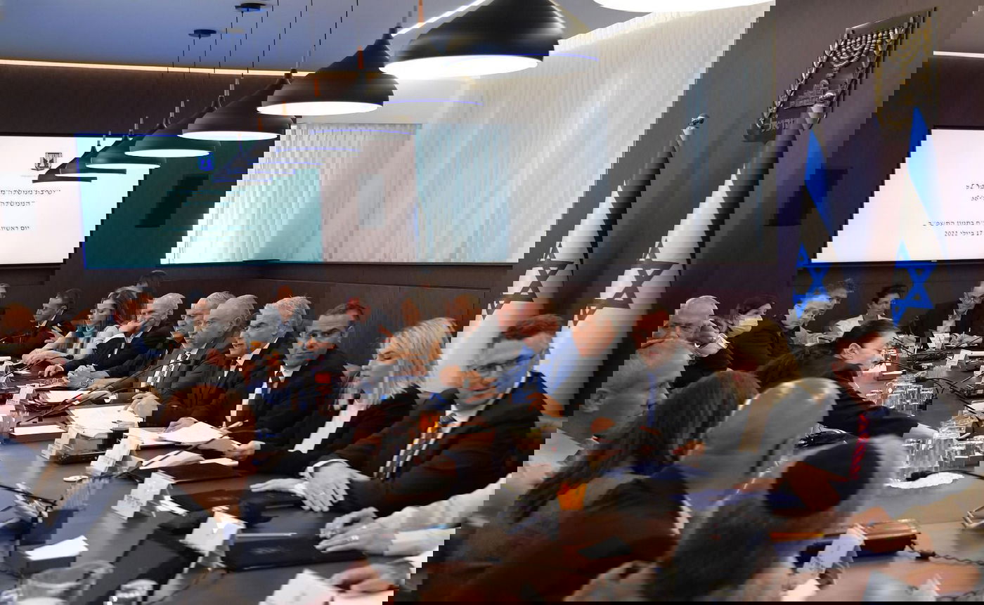 לפיד בישיבת הממשלה, היום