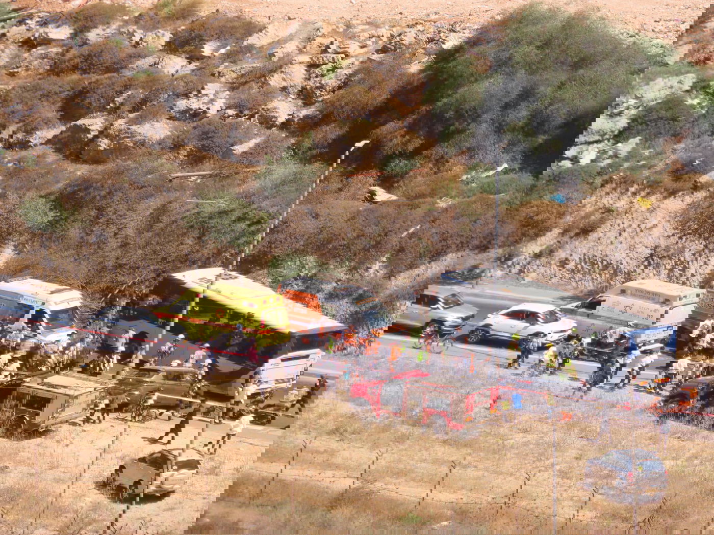 אוטובוס התנגש ברכב בביתר: מספר פצועים קל, אישה נלכדה