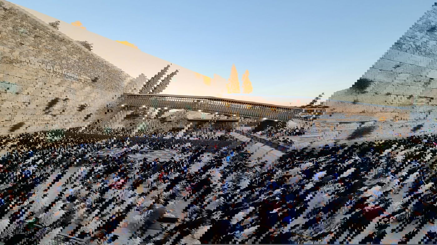 צאת הצום ברחבת הכותל המערבי • תיעוד