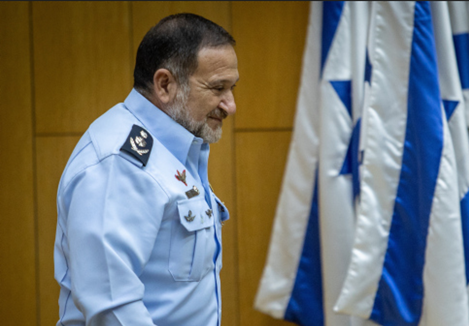 קריאה שיתפטר. קובי שבתאי