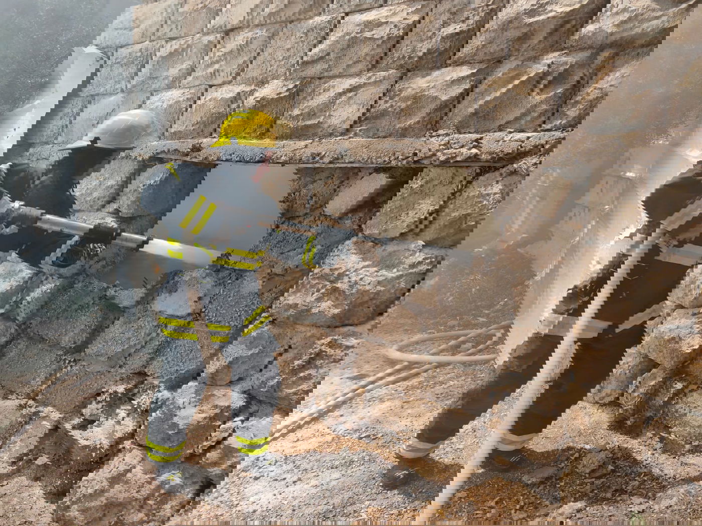 כך הלוחמים כיבו שריפה במבנה נטוש • צפו