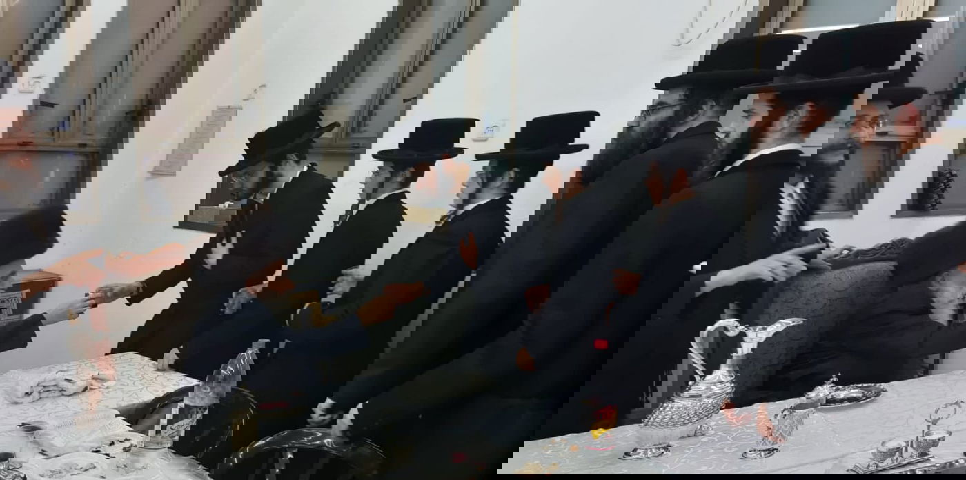 האדמו"ר מבוטושאן ציין את הילולת האדמו"רים