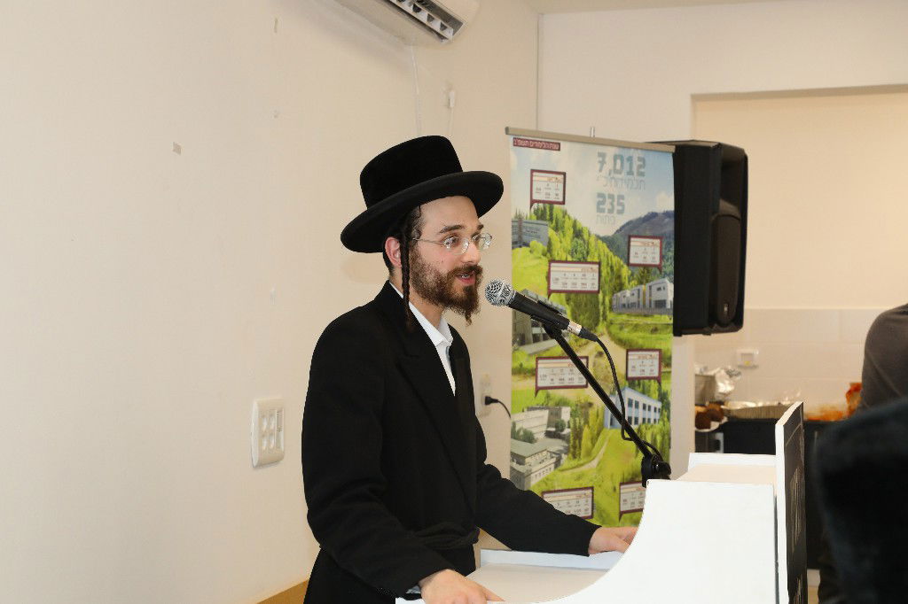 הרבי מבעלזא שלח את נכדו לחנוך גנים