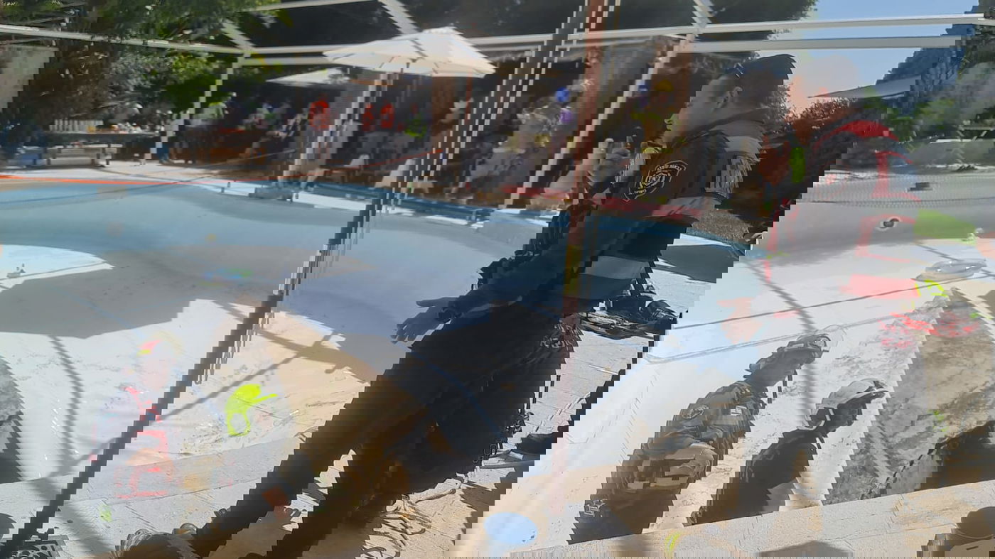 נעדר ליד רחובות מבולען שנפער בבריכה