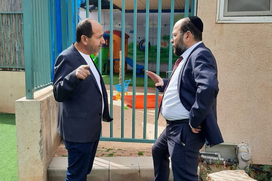 לברור בין עיקר לטפל. רמי לוי וכותב השורות