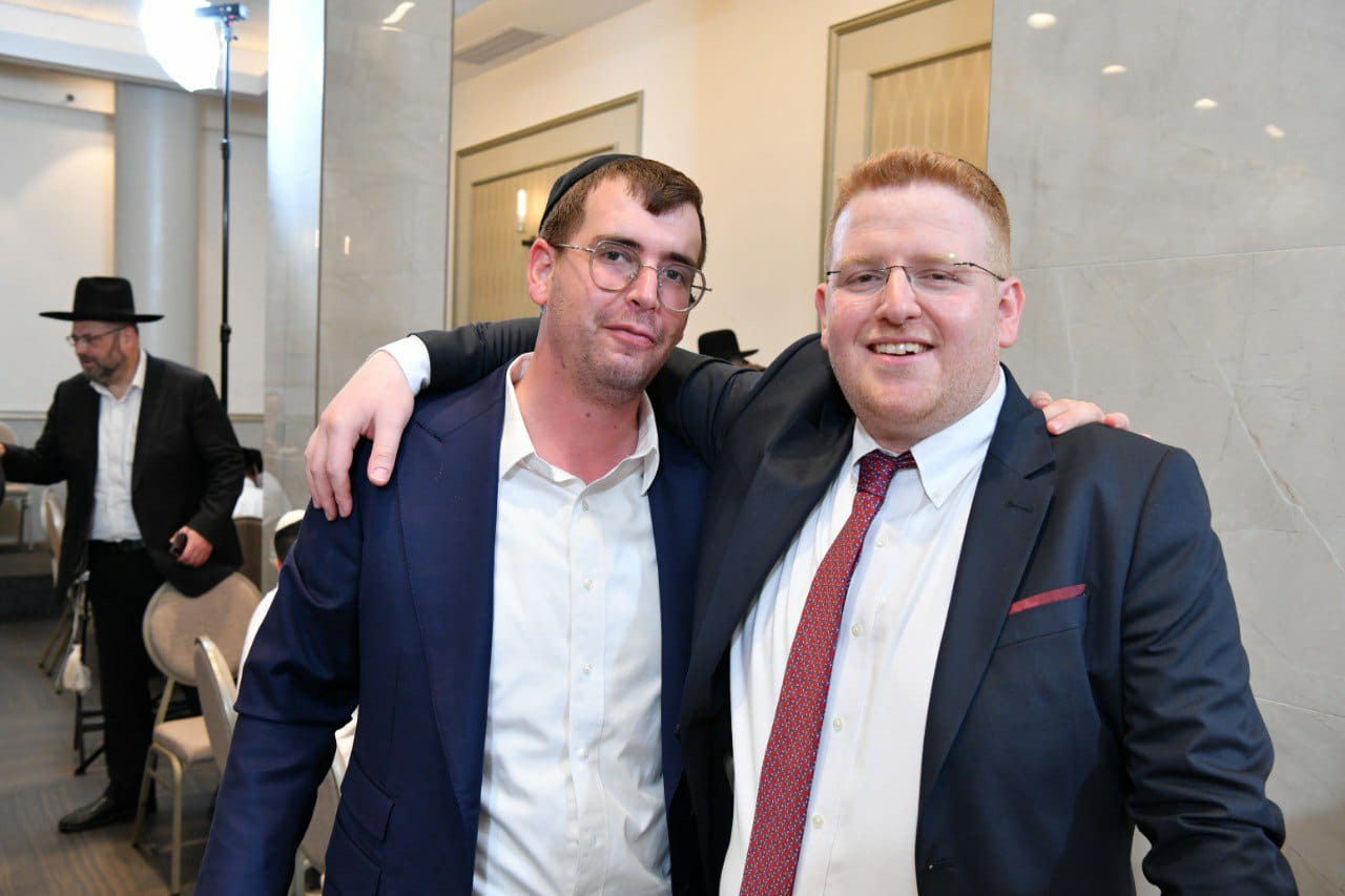 גלריה: עיתונאים ואישי ציבור בברית לבנו בכורו של אבי רבינא