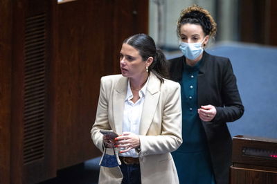 שקד וסילמן במליאת הכנסת בימים אחרים