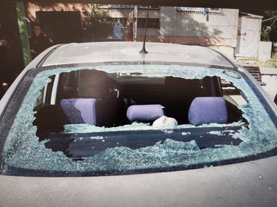 שמשת הרכב המנופצת