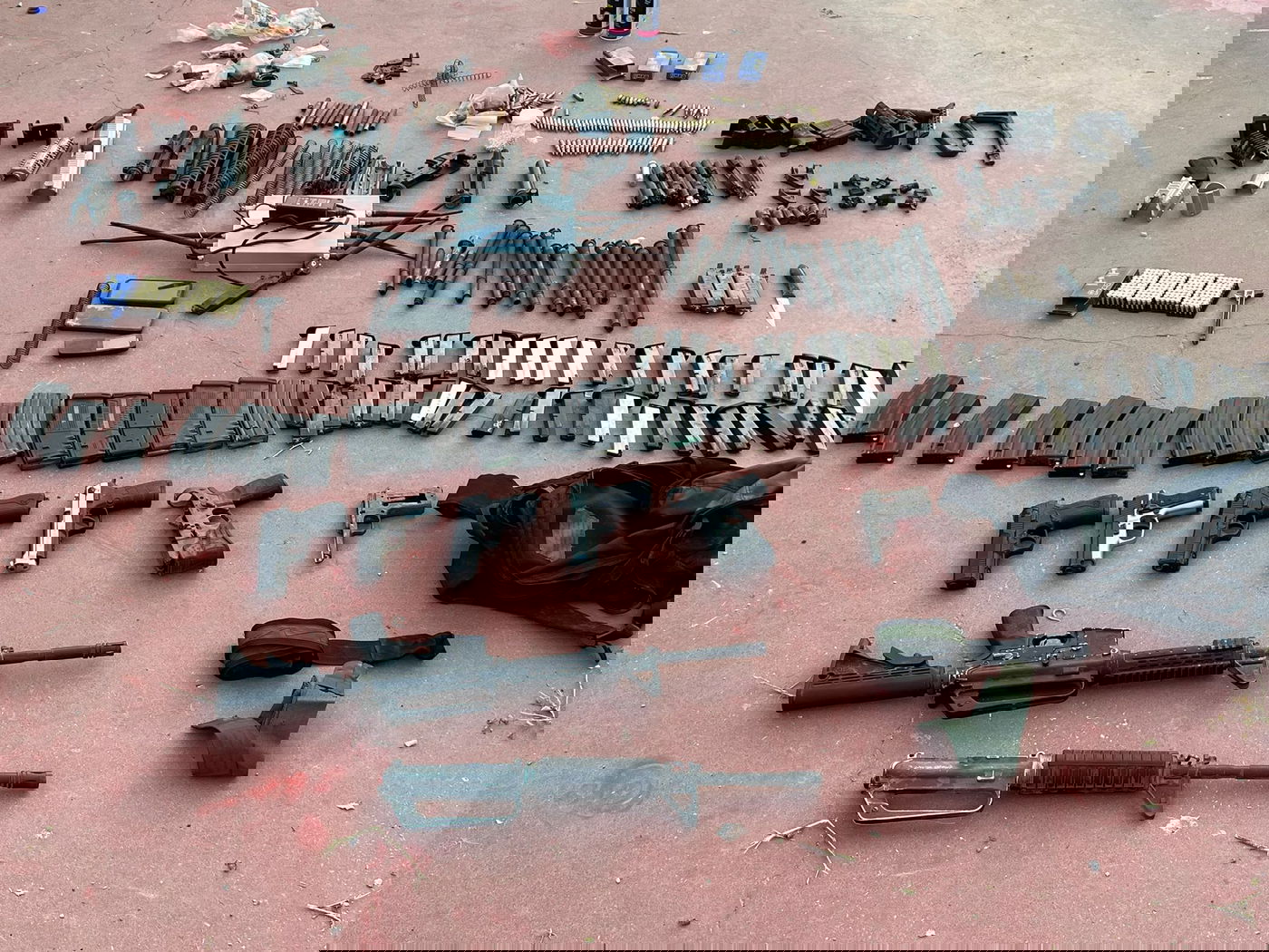 כלי נשק שנתפסו בבית המחבלים