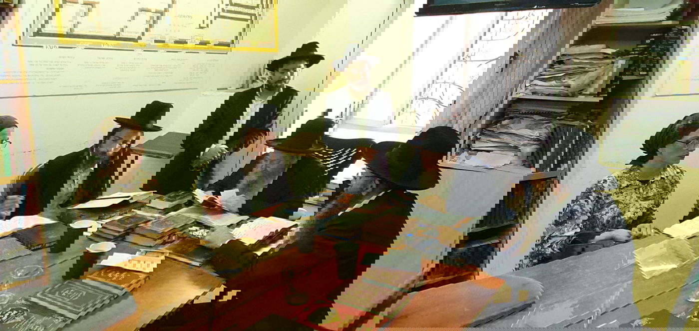 איפה מוישי?! המקובל  ערך תיקון ופרץ בבכי