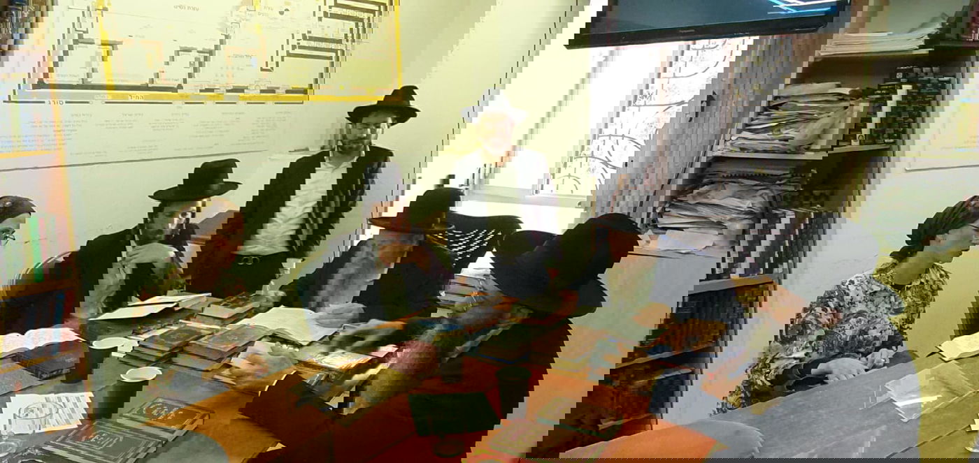 איפה מוישי?! המקובל  ערך תיקון ופרץ בבכי