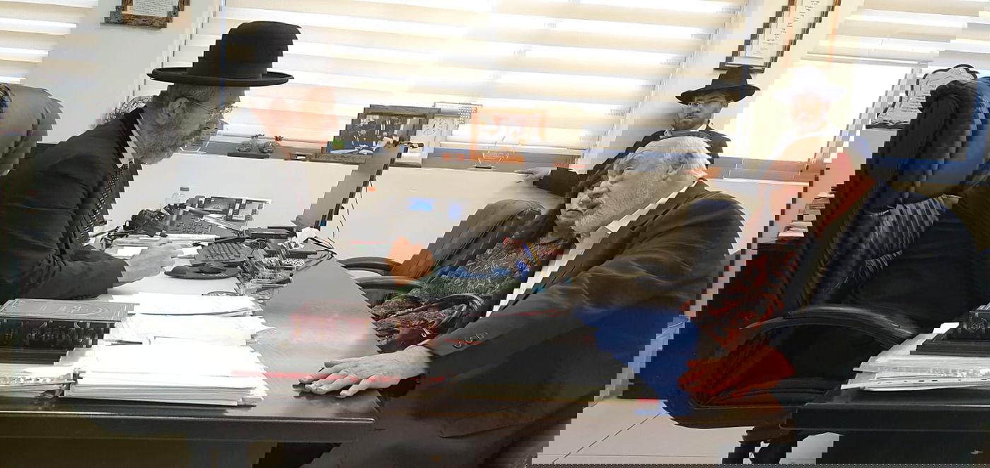 איפה מוישי?! המקובל  ערך תיקון ופרץ בבכי