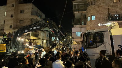 המשטרה לא מצליחה לפנות את מפגיני הרכבת