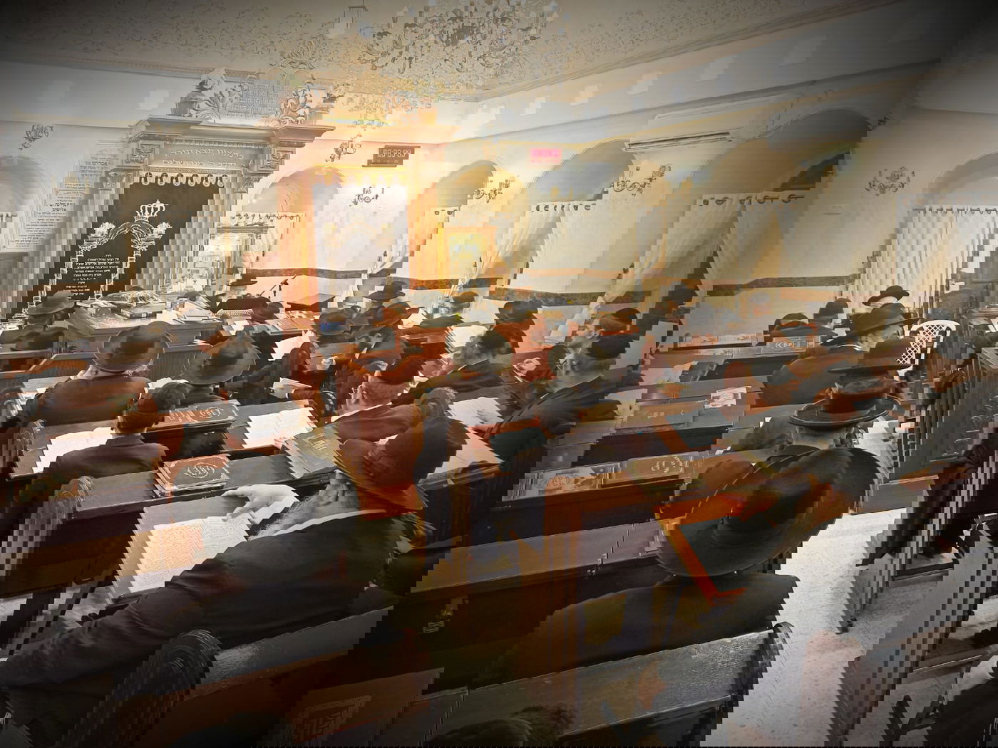 הגר"ב אלישיב עלה לציונו של אביו הגרי"ש זצוק"ל • תיעוד