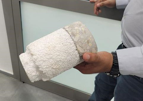 הרצפה מקלקר