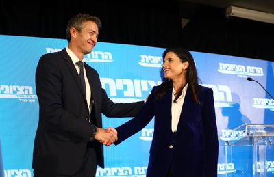 שקד והנדל, היום