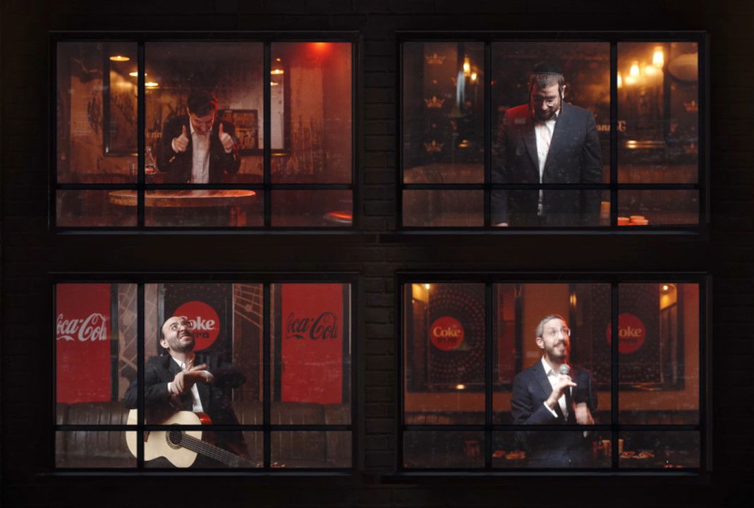 ארבעת הזמרים מחכים לכם!