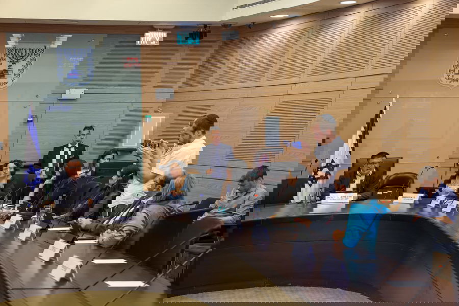 פרלשטיין מתעד את הבוס ביטון