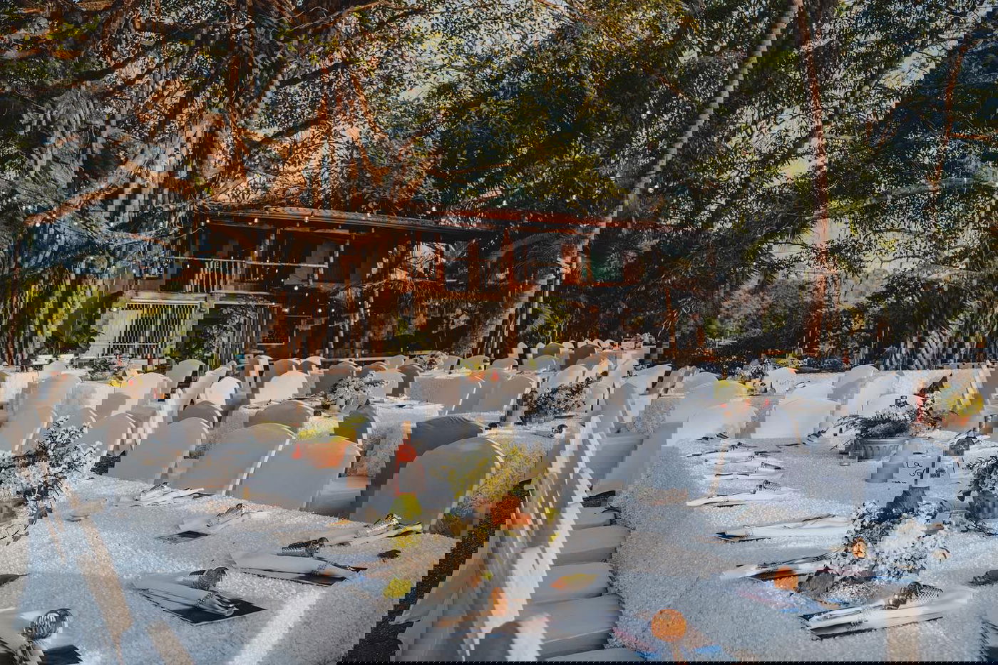 השולחנות מוכנות לליל הסדר בסנטה תרזה