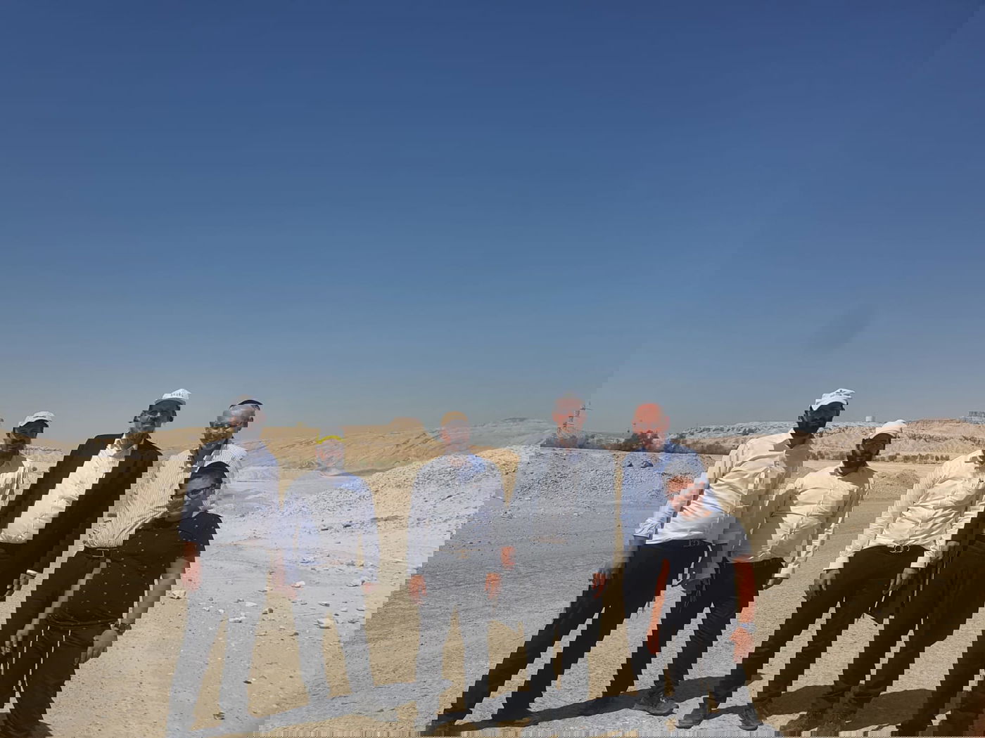 היום א' באב ה'תשפ"ב עלתה קבוצת מתפללים להר ההר - 'הר צין' - קבר אהרן הכהן כפי שהוכיח הרב אורי הולצמן להתפלל על צרכי הפרט והכלל