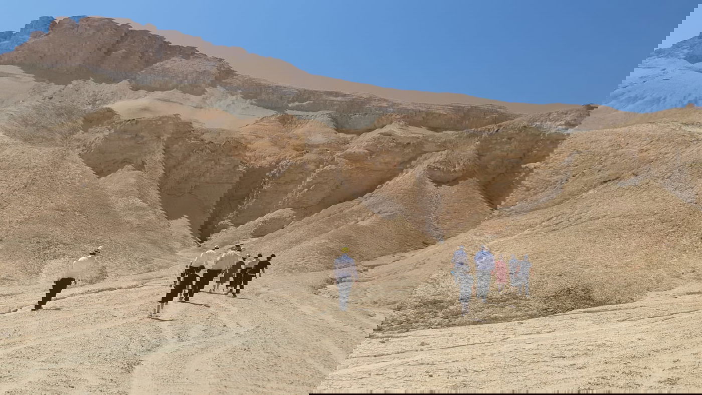 היום א' באב ה'תשפ"ב עלתה קבוצת מתפללים להר ההר - 'הר צין' - קבר אהרן הכהן כפי שהוכיח הרב אורי הולצמן להתפלל על צרכי הפרט והכלל