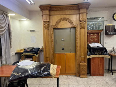 בית מדרשו של הגאב"ד, הערב