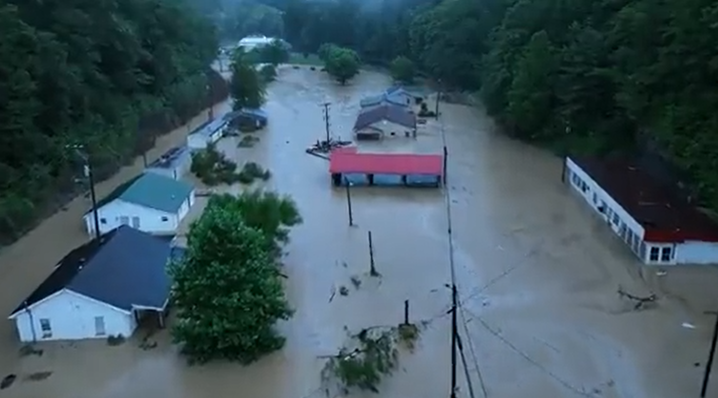 ‏השיטפונות בקנטאקי: נמשכים מאמצי חילוץ