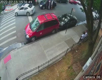 רגעי התקיפה, כפי שתועדו במצלמות אבטחה