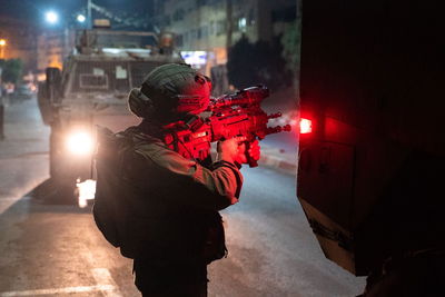 12 מבוקשים נעצרו, פלסטינים התפרעו; צפו