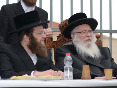 המוהרא"ש מיבניאל ובנו ממשיך דרכו, החסיד רבי משה שיק