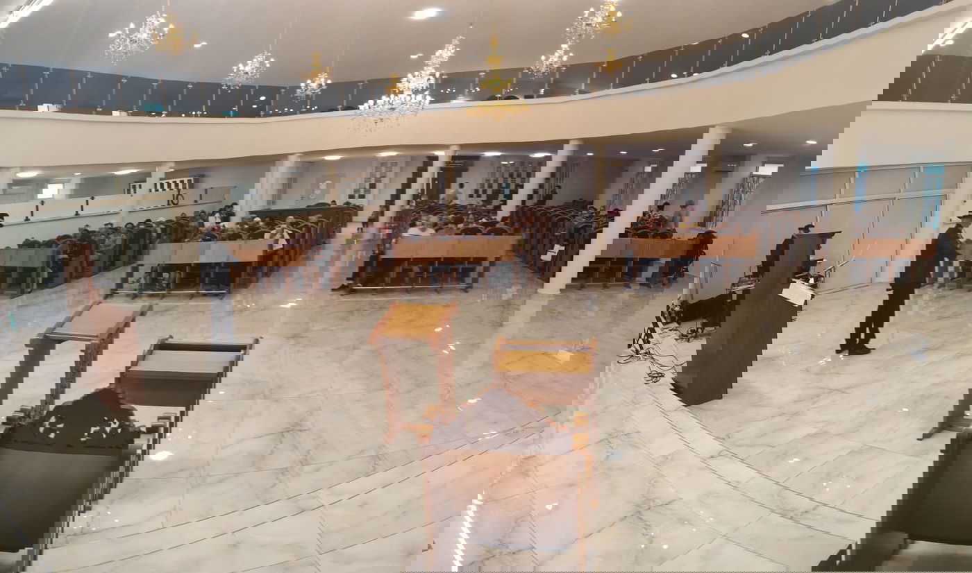 ובניתיה כימי עולם. הפליטים שהפכו לעולים רתוקים להרצאתו המאלפת של הרב זלטפולסקי, השבוע בקריית ים