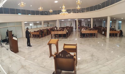 ובניתיה כימי עולם. הפליטים שהפכו לעולים רתוקים להרצאתו המאלפת של הרב זלטפולסקי, השבוע בקריית ים