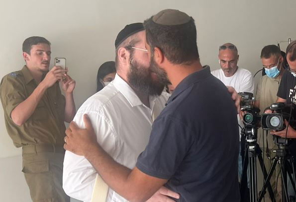 האברך שנדקר יוצא מבית החולים