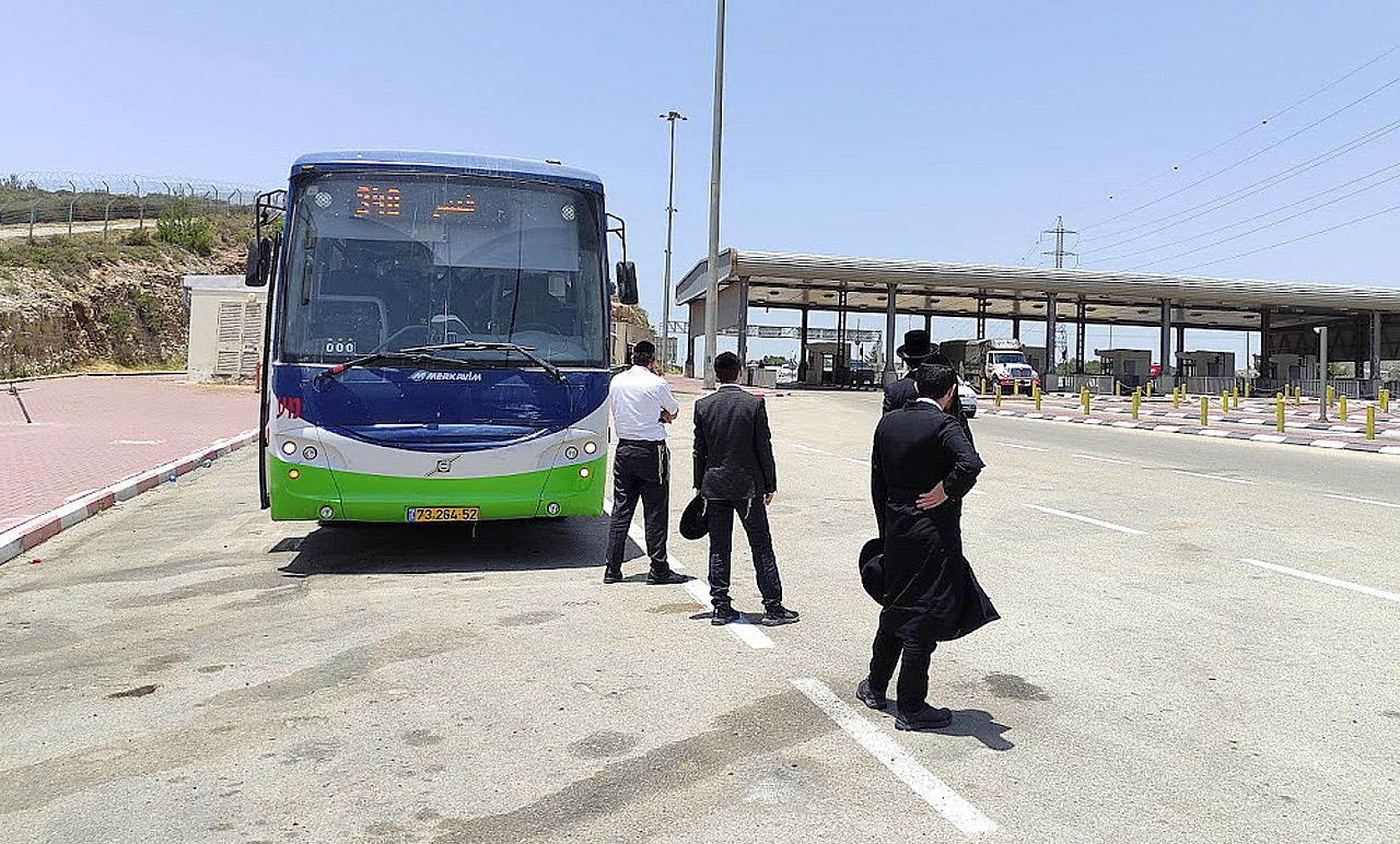 תקועים בתחנה; אילוסטרציה, למצולמים אין קשר לכתבה