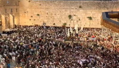 מוצאי תשעה באב בכותל