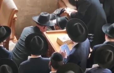 המשגיח הגאון רבי דן סגל