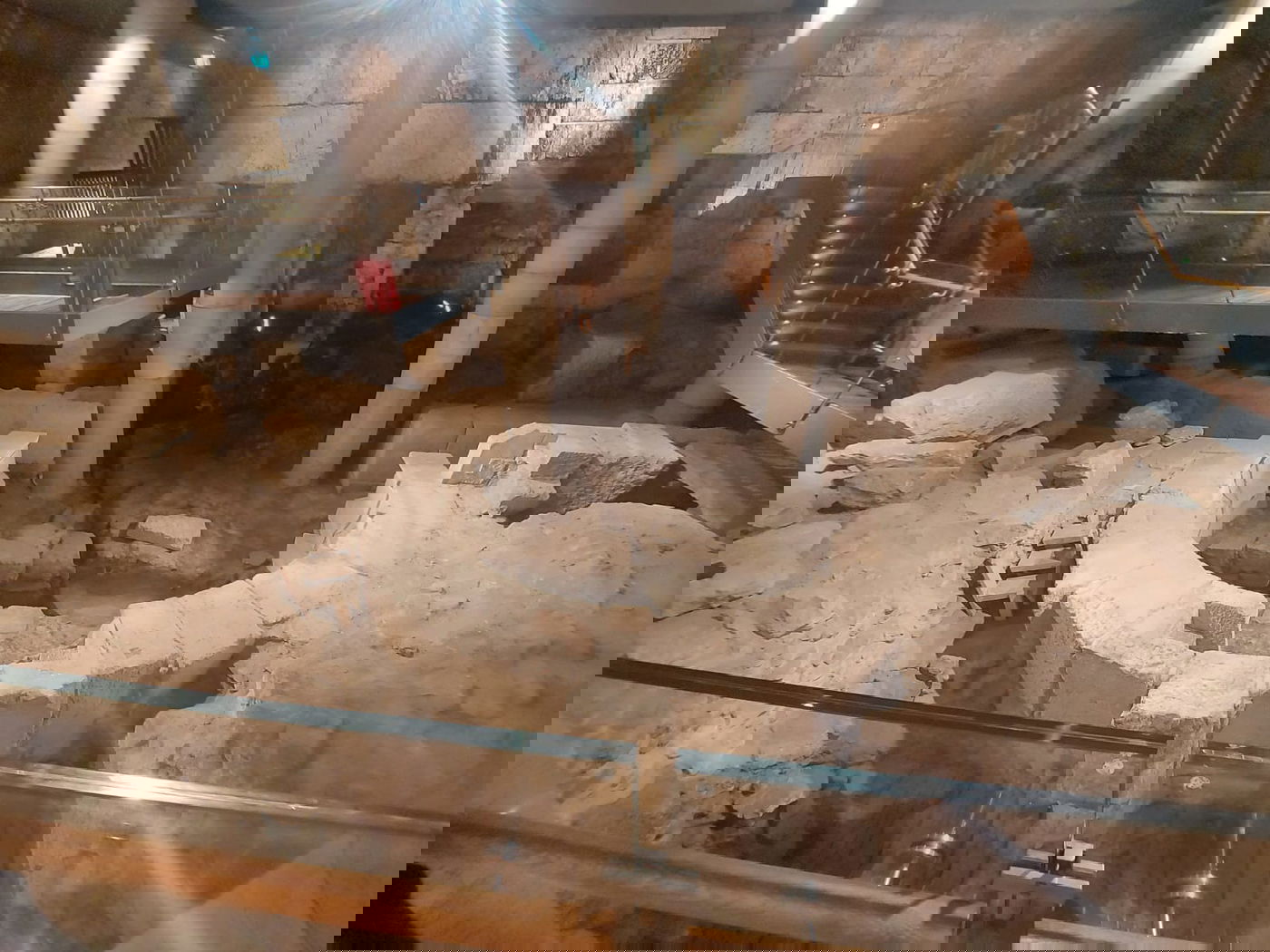 צד אחד הכותל המערבי - צד שני תיאטרון רומאי