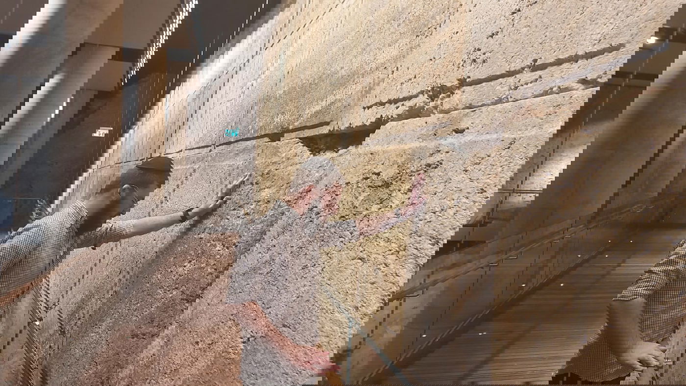 כותב השורות נושא תפילה