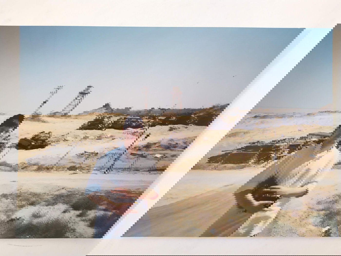 בסיס צבאי סמוך למורג. הלכנו להניח שם תפילין לחיילים