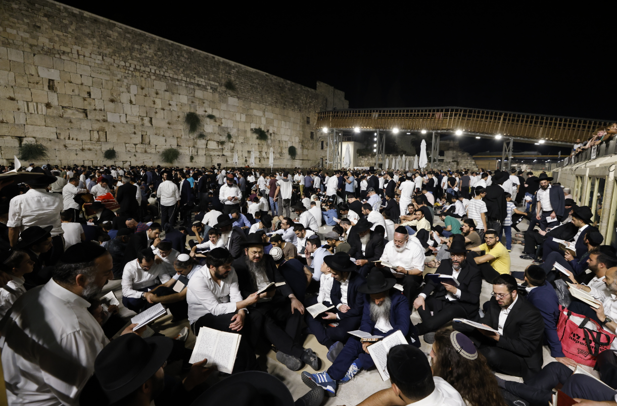 תשעה באב בכותל המערבי • צפו בתמונות