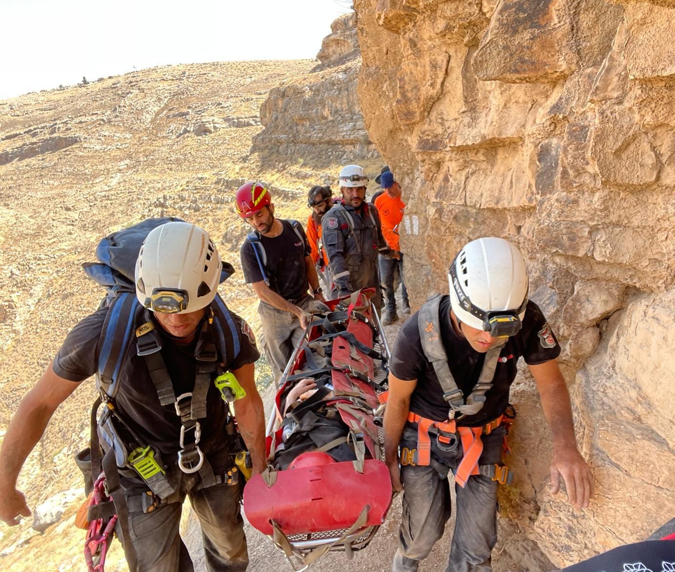 לוחמי האש בכללים מצילי חיים ל'בין הזמנים'