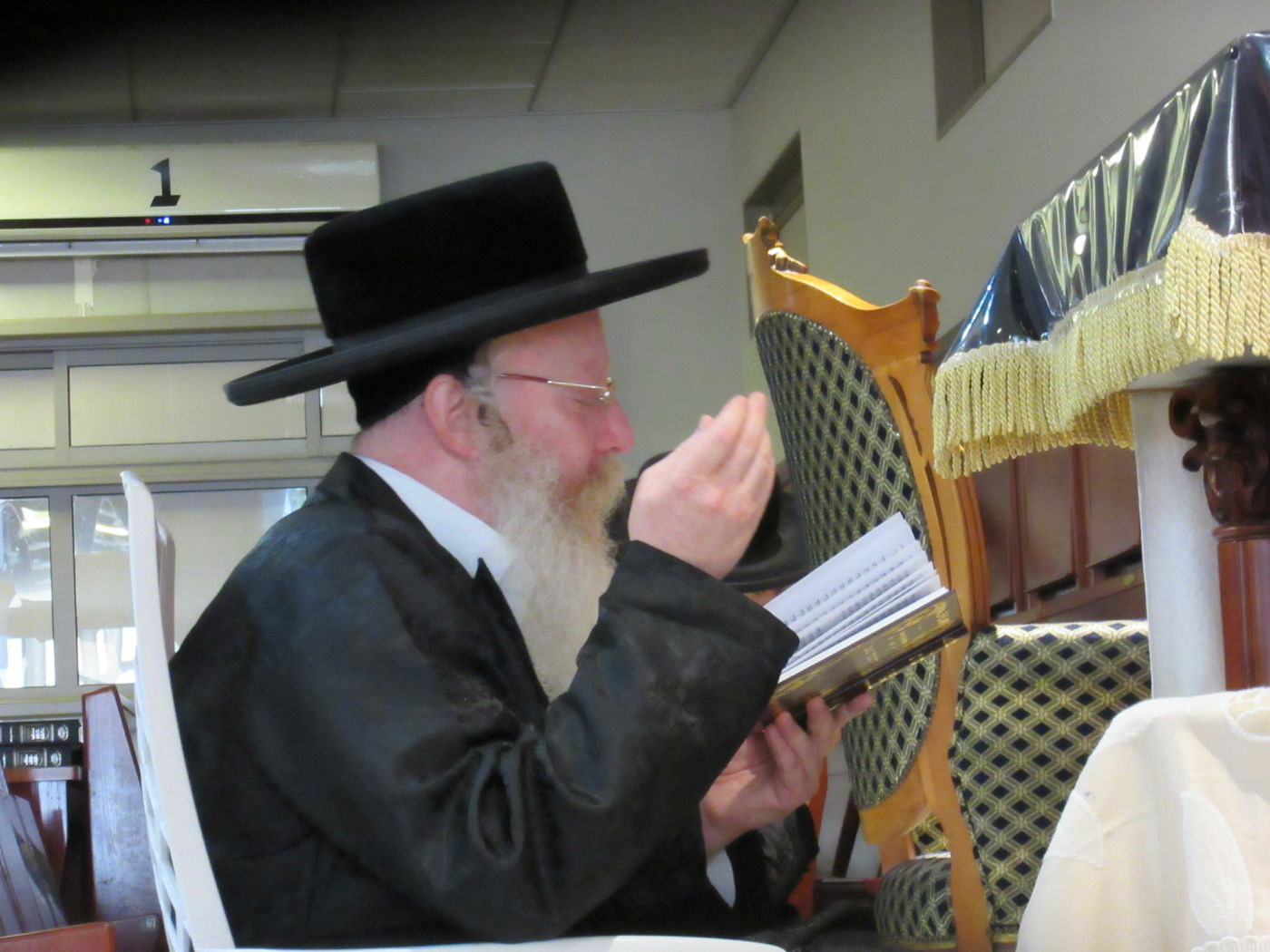 קינות וקידוש לבנה: ט' באב בקרעטשניף קרית גת