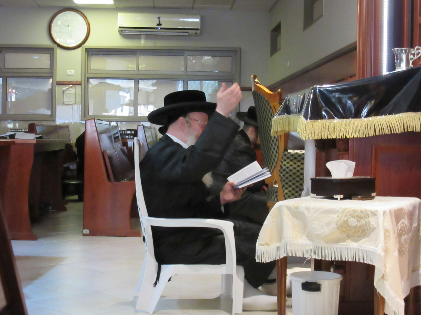 קינות וקידוש לבנה: ט' באב בקרעטשניף קרית גת